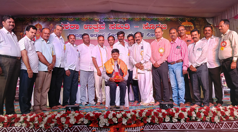 ಸೊರಬ ದಸರಾ ಉತ್ಸವದಲ್ಲಿ ಸೌಹಾರ್ದ ಸಂದೇಶ: ಜಾತಿ-ಮತ ಭೇದ ಮರೆತು ಒಗ್ಗಟ್ಟಿಗೆ ಅತೀಕ್ ಉರ್ ರೆಹಮಾನ್ ಕರೆ ಸೊರಬ ದಸರಾ ಉತ್ಸವದಲ್ಲಿ ಸೌಹಾರ್ದ ಸಂದೇಶ: ಜಾತಿ-ಮತ ಭೇದ ಮರೆತು ಒಗ್ಗಟ್ಟಿಗೆ ಅತೀಕ್ ಉರ್ ರೆಹಮಾನ್ ಕರೆ