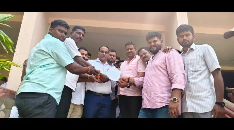 ಪ್ರಹ್ಲಾದ ಜೋಶಿ ವಿರುದ್ಧ ಅವಹೇಳನಕಾರಿ ಭಾಷಣ ಆರೋಪ: ಕ್ರಮಕ್ಕೆ ಬಿಜೆಪಿ ಎಸ್ಟಿ ಮೋರ್ಚಾ ಮನವಿ ಪ್ರಹ್ಲಾದ ಜೋಶಿ ವಿರುದ್ಧ ಅವಹೇಳನಕಾರಿ ಭಾಷಣ ಆರೋಪ: ಕ್ರಮಕ್ಕೆ ಬಿಜೆಪಿ ಎಸ್ಟಿ ಮೋರ್ಚಾ ಮನವಿ