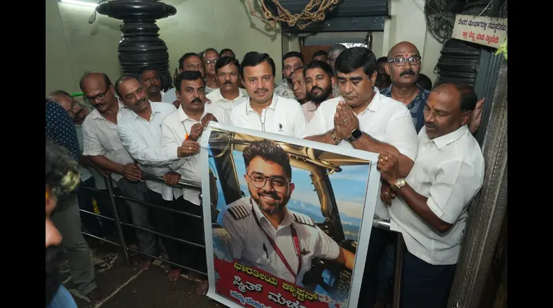 ಕ್ಯಾಪ್ಟನ್ ಸ್ಮಿತ್ ಮಚ್ಚರ್ ಶೀಘ್ರ ಚೇತರಿಕೆಗೆ ವಿಶೇಷ ಪೂಜೆ ಕ್ಯಾಪ್ಟನ್ ಸ್ಮಿತ್ ಮಚ್ಚರ್ ಶೀಘ್ರ ಚೇತರಿಕೆಗೆ ವಿಶೇಷ ಪೂಜೆ